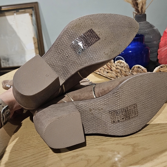 PIERRE DUMAS Faux Suede Tall Heeled Cowboy Boots. Taupe Brown/pearl Accents. 7.5 - Picture 2 of 16